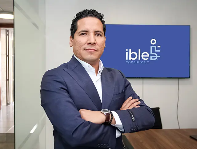 Lic. Carlos Valencia